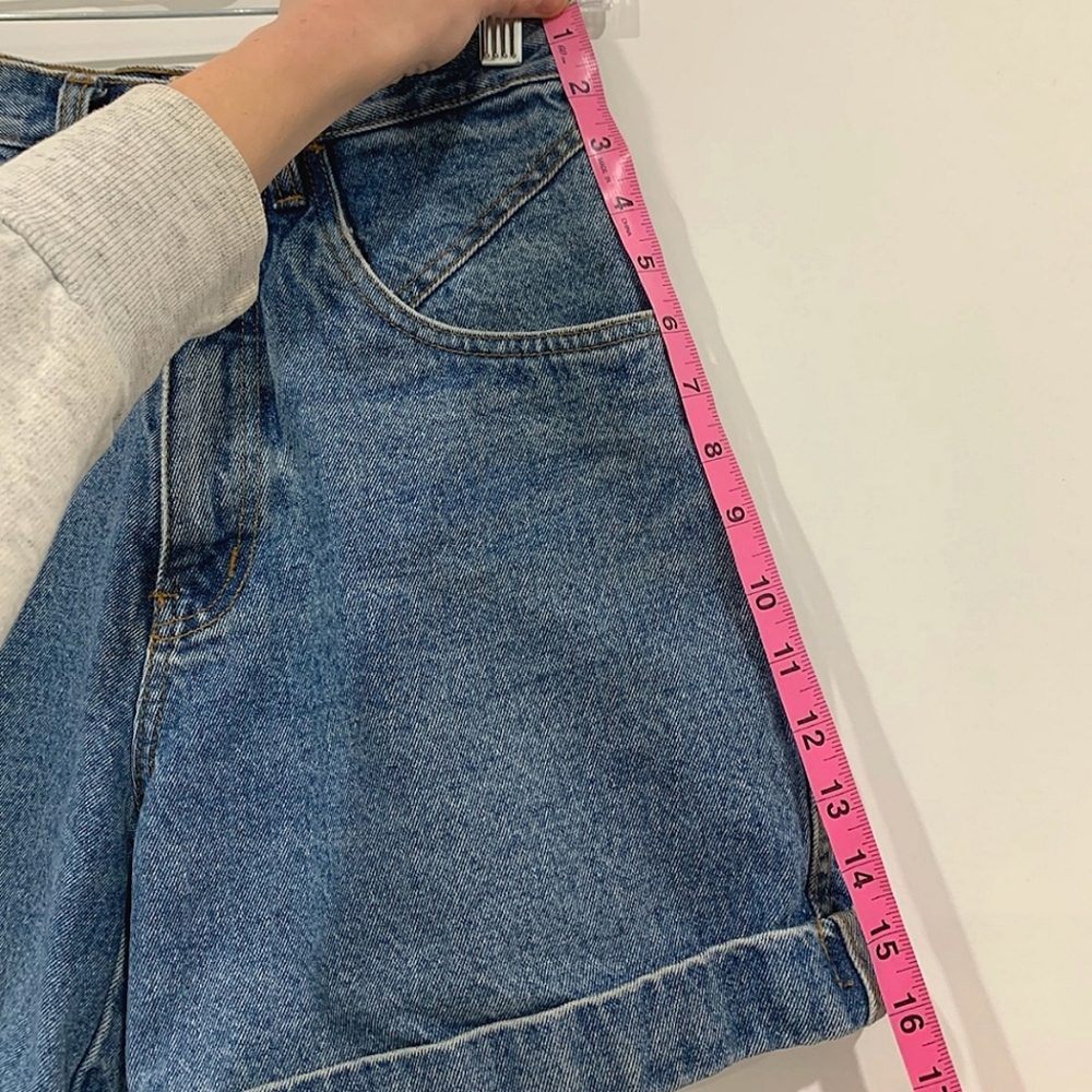 bill blass High-Waist Rolled Hem Denim Shorts in Blue - Picture 8 of 9